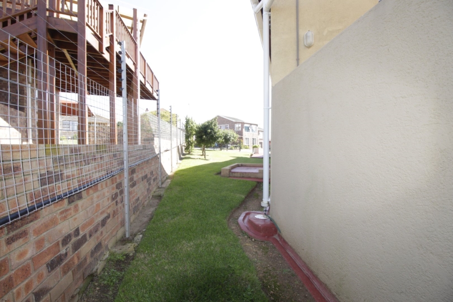 4 Bedroom Property for Sale in Wavecrest Eastern Cape